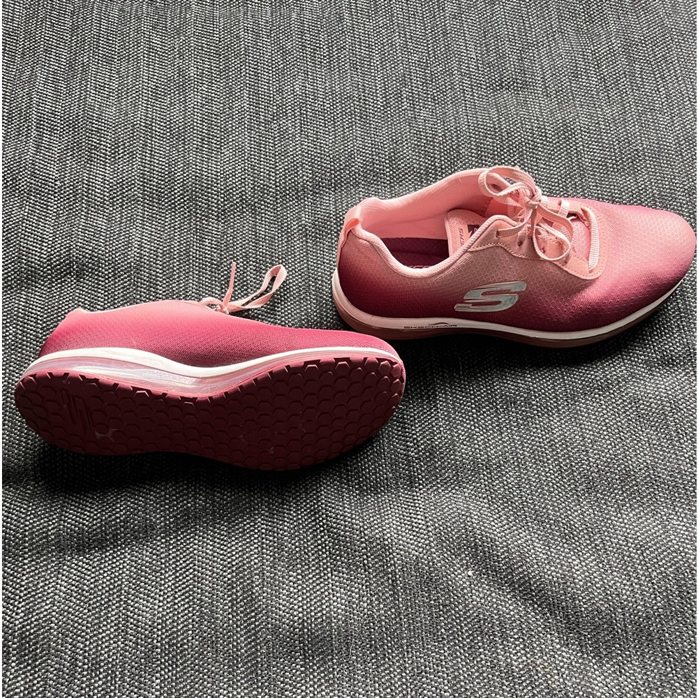 Skechers size 8